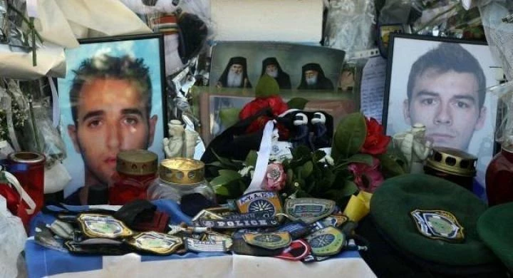 Ανθρωπόμορφα κτήνη! Βεβήλωσαν το μνημείο των αστυνομικών της ΔΙ.ΑΣ στου Ρέντη